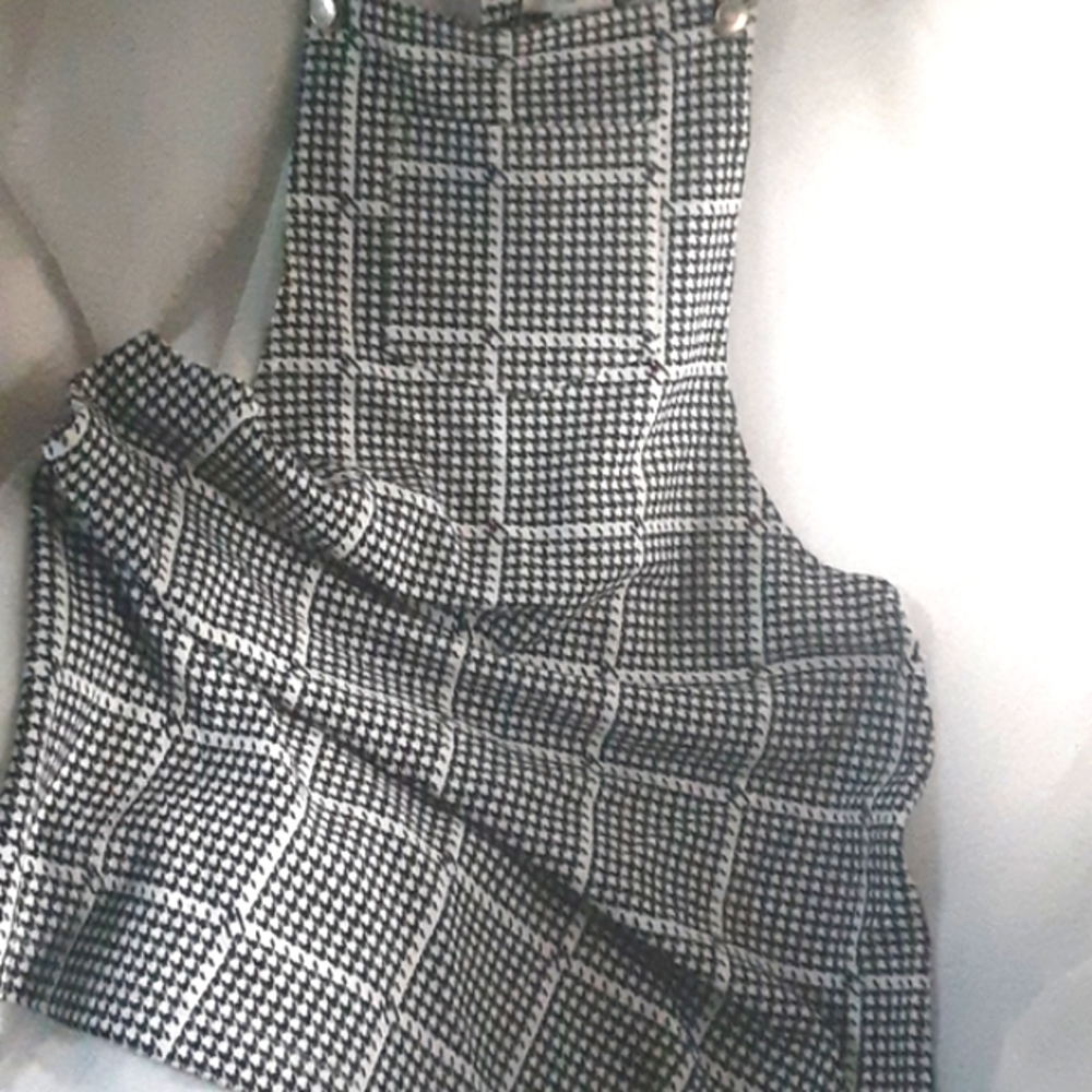 CUTE Jumper Skirt B/W. M. See Pics for measurement